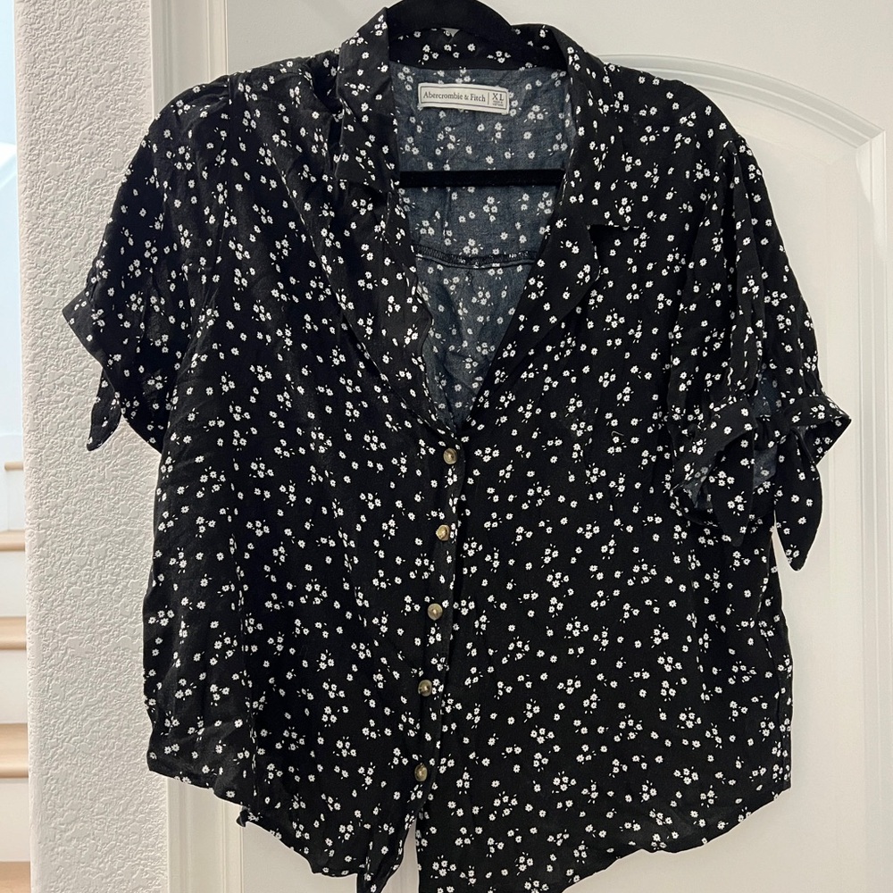 Abercrombie & Fitch white flower on black shirt button up - XL